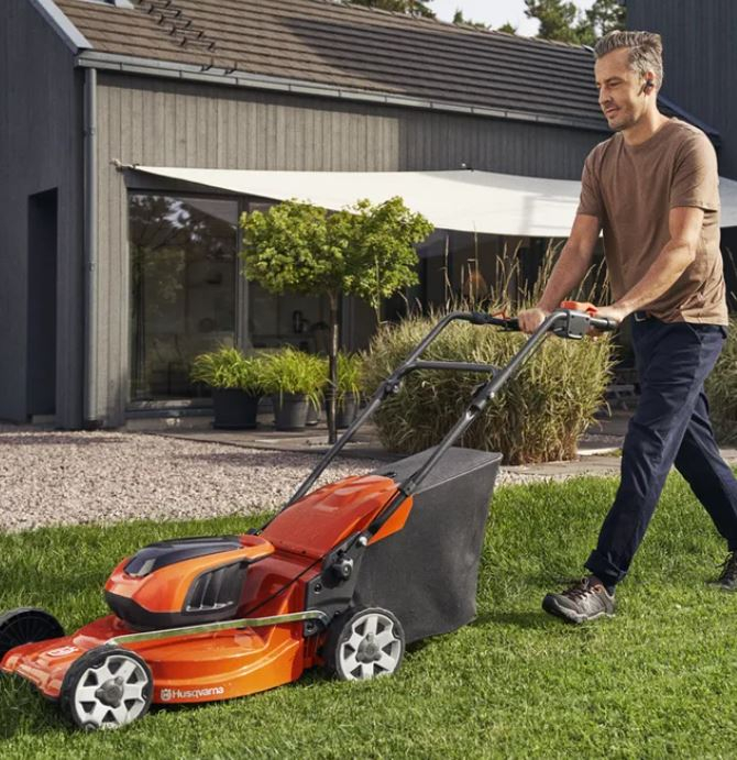 Lawn Mower Lc 142is!